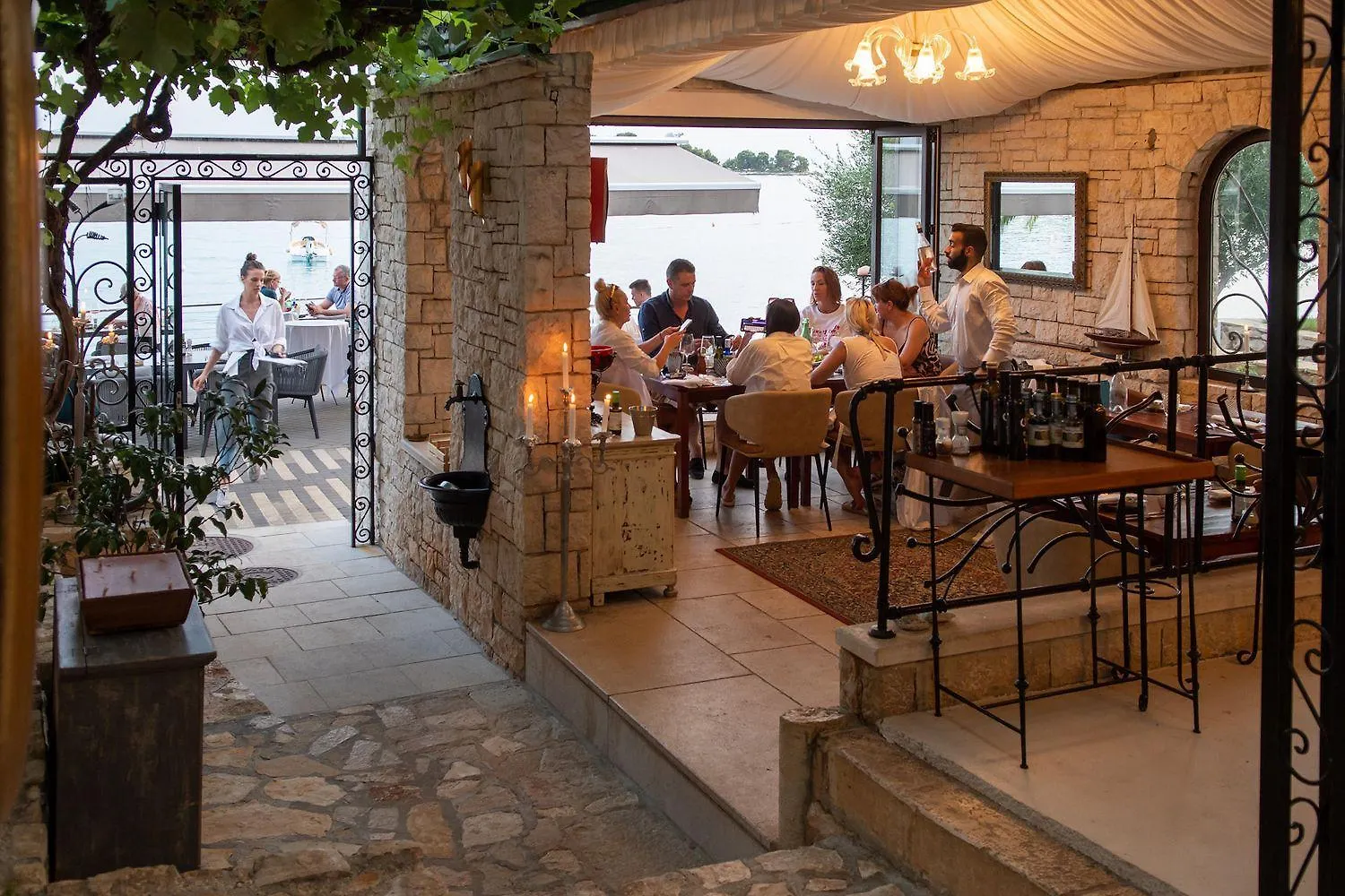 Atemberaubendes Apartment Direkt An Der Blauen, Kristallklaren Adria In Rovinj