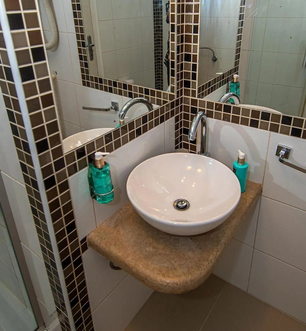 Atemberaubendes Apartment Direkt An Der Blauen, Kristallklaren Adria In Rovinj